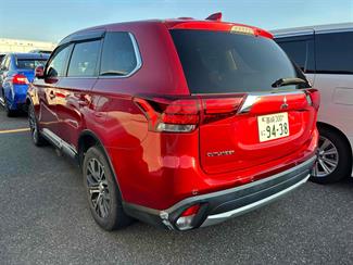 2017 Mitsubishi Outlander - Thumbnail