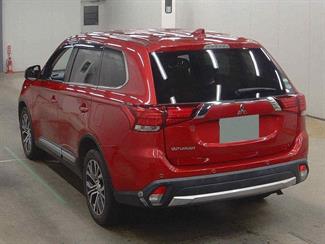 2017 Mitsubishi Outlander - Thumbnail