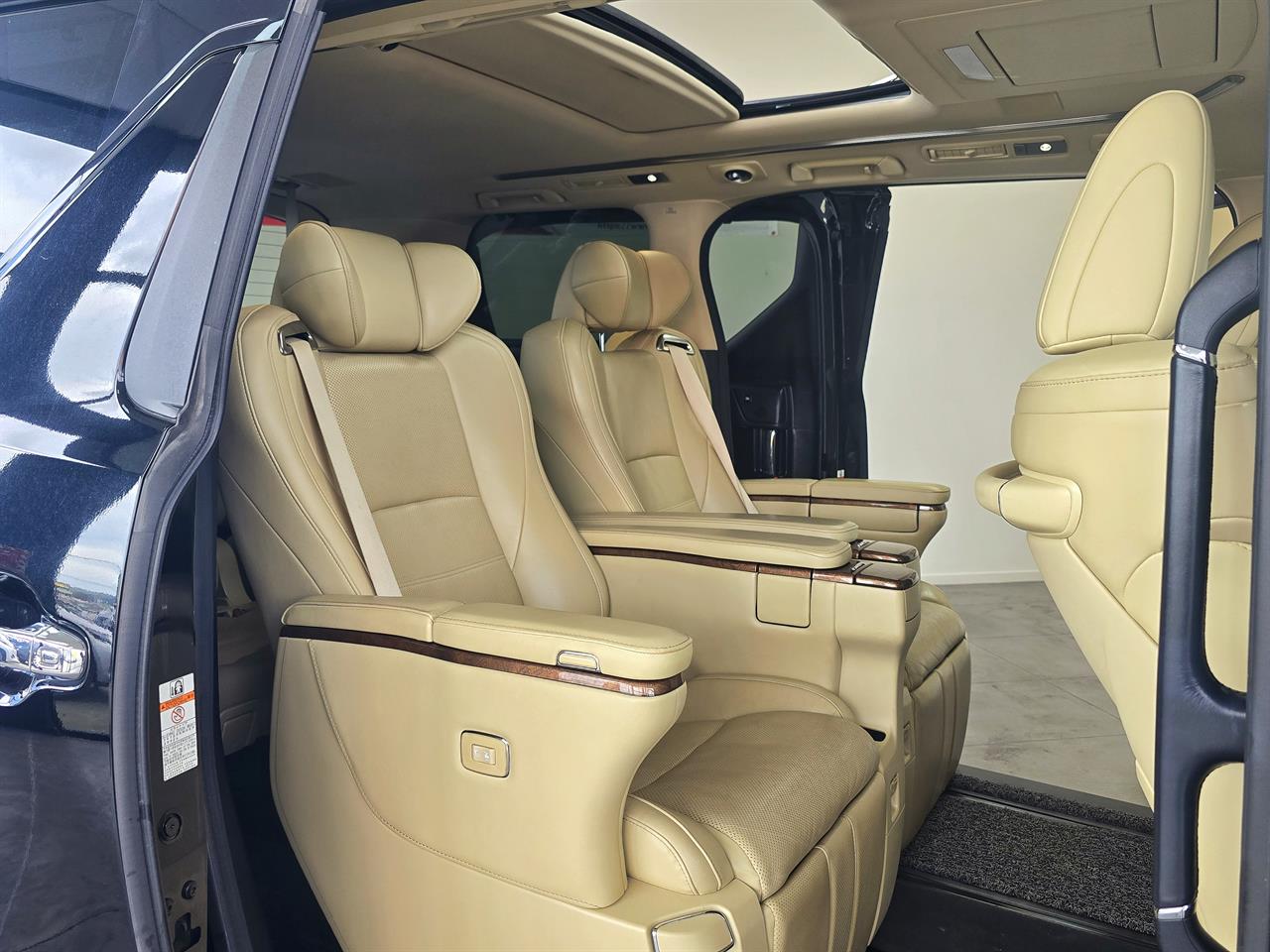 2016 Toyota Alphard