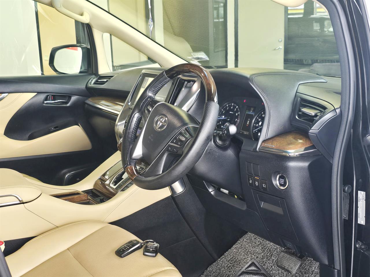 2016 Toyota Alphard