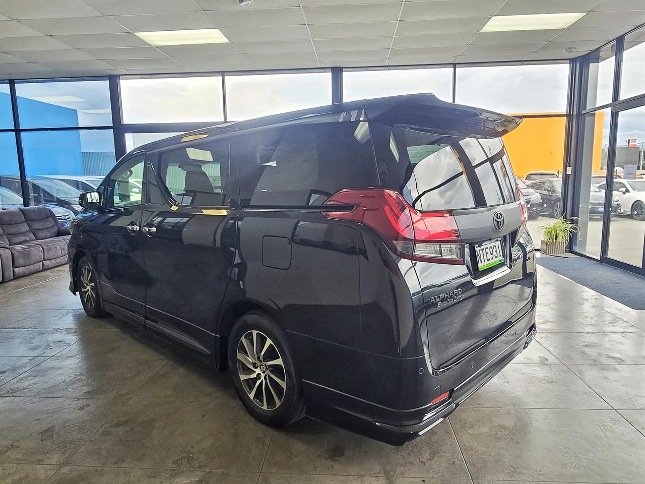 2016 Toyota Alphard