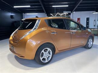 2016 Nissan Leaf - Thumbnail