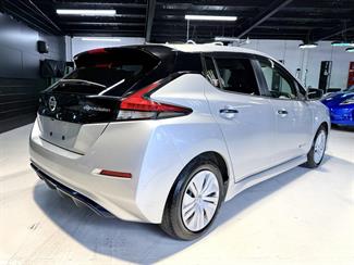 2017 Nissan Leaf - Thumbnail